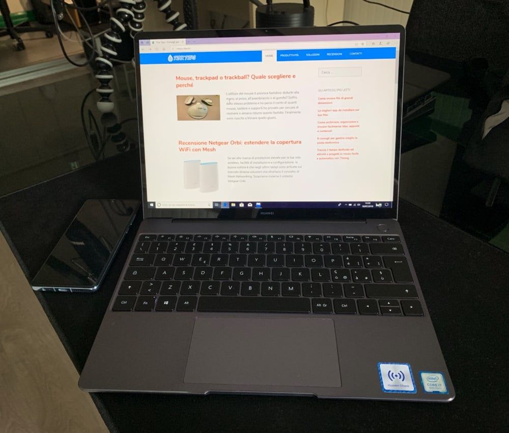 MateBook 13 con a fianco il P30