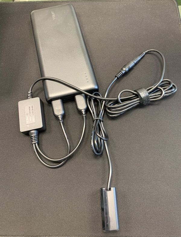 Dummy battery Hincore AC-PW20 collegata ad Anker Powerbank PowerCore 26800